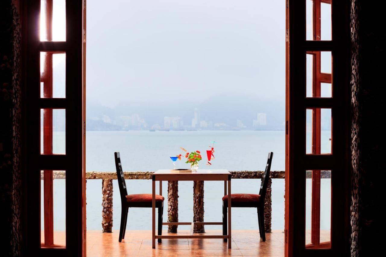 Ocean Beach Resort Cat Ba Island Екстер'єр фото